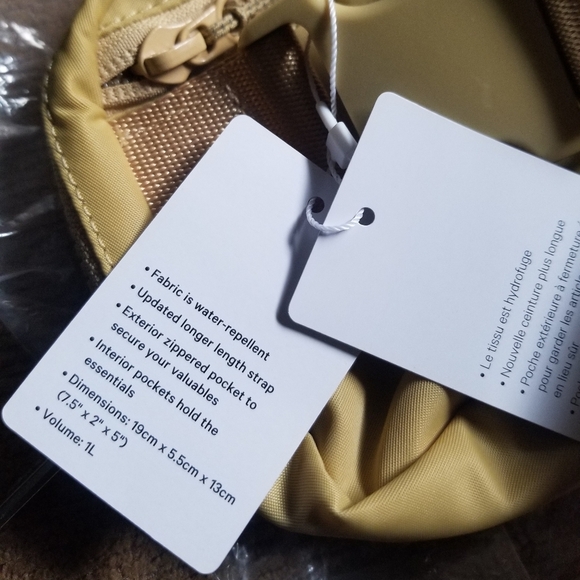 Lululemon Everywhere Belt Bag - Picture 8 of 10